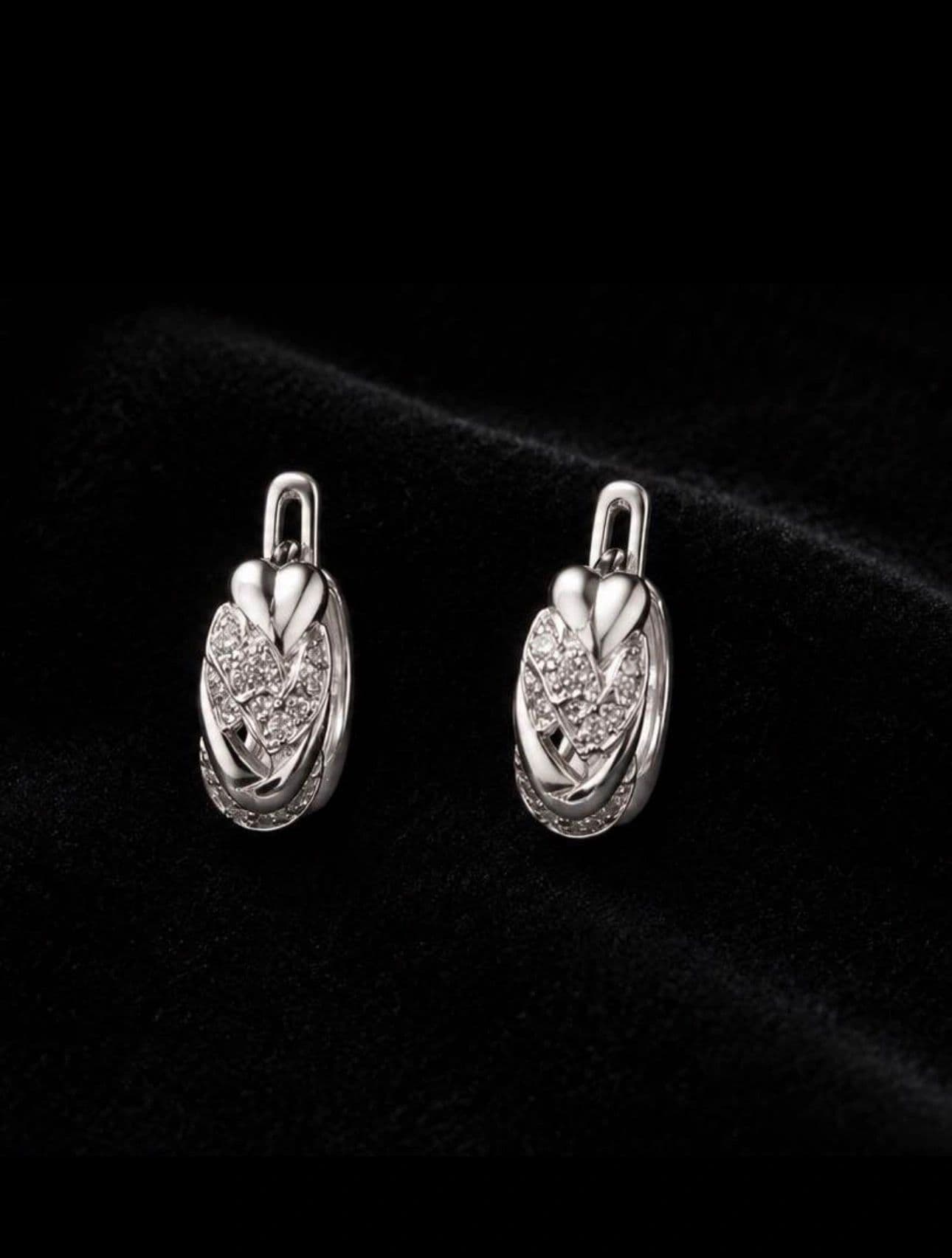 Twisty Accents of Moissanite, view 1